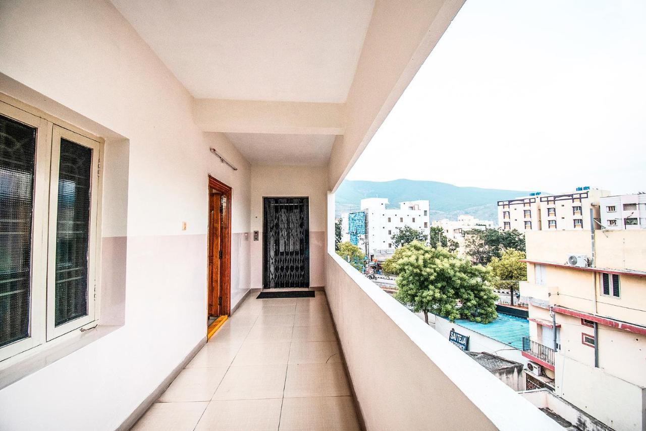 แฟ็บเอ็กซ์เพรส อาทิตยา ยาตรีนิวาส Hotel ตีรูปาติ ภายนอก รูปภาพ